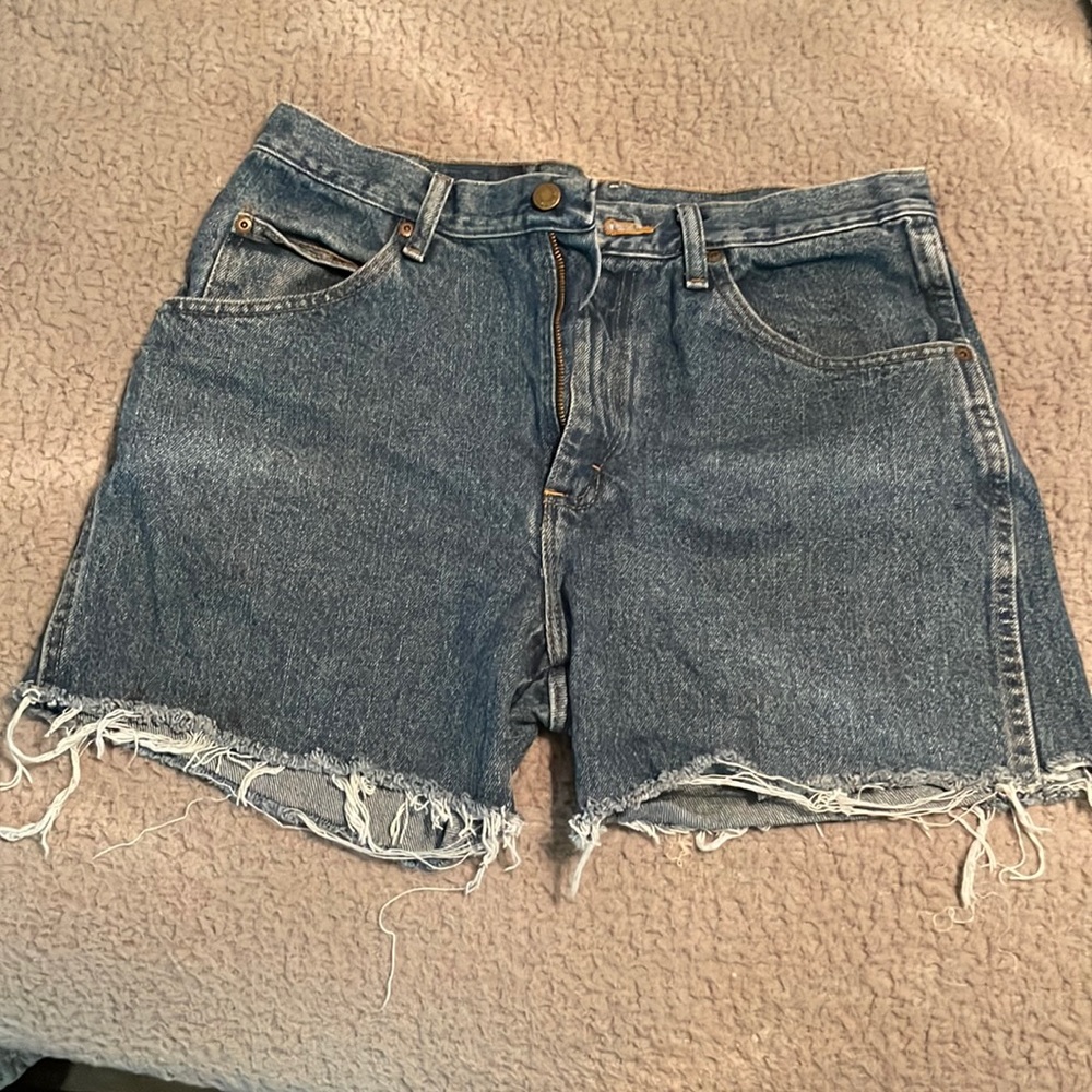Never worn before mens cut off wrangler shorts.